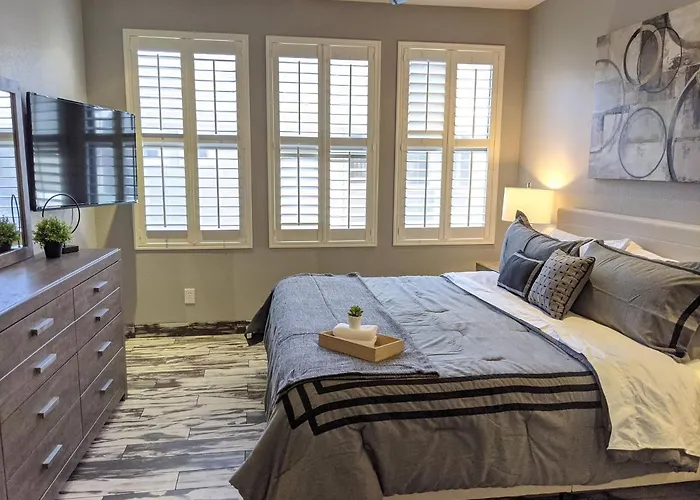 *new* Lux With Pool, Hot Tub, And Gym Apartment