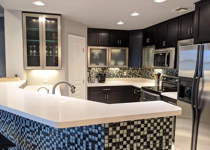 *new* Lux With Pool, Hot Tub, And Gym Apartment *